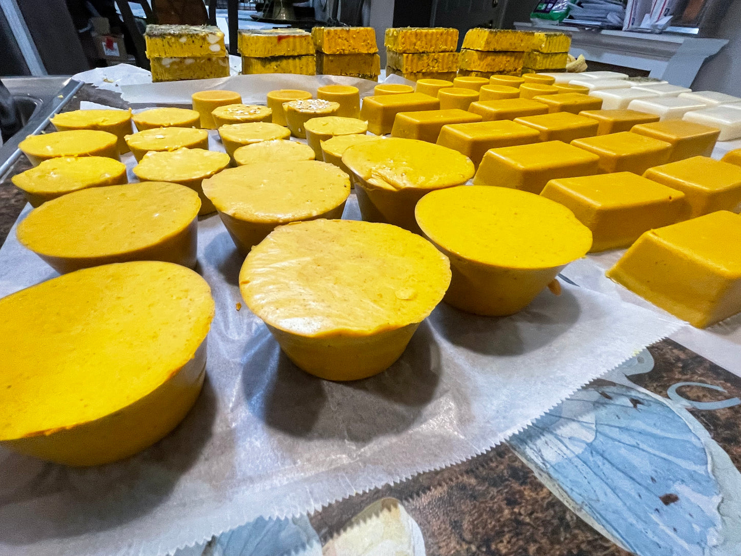 “Large Round” Organic Honey 🍯 & Turmeric Moisturizing Beauty Bar!