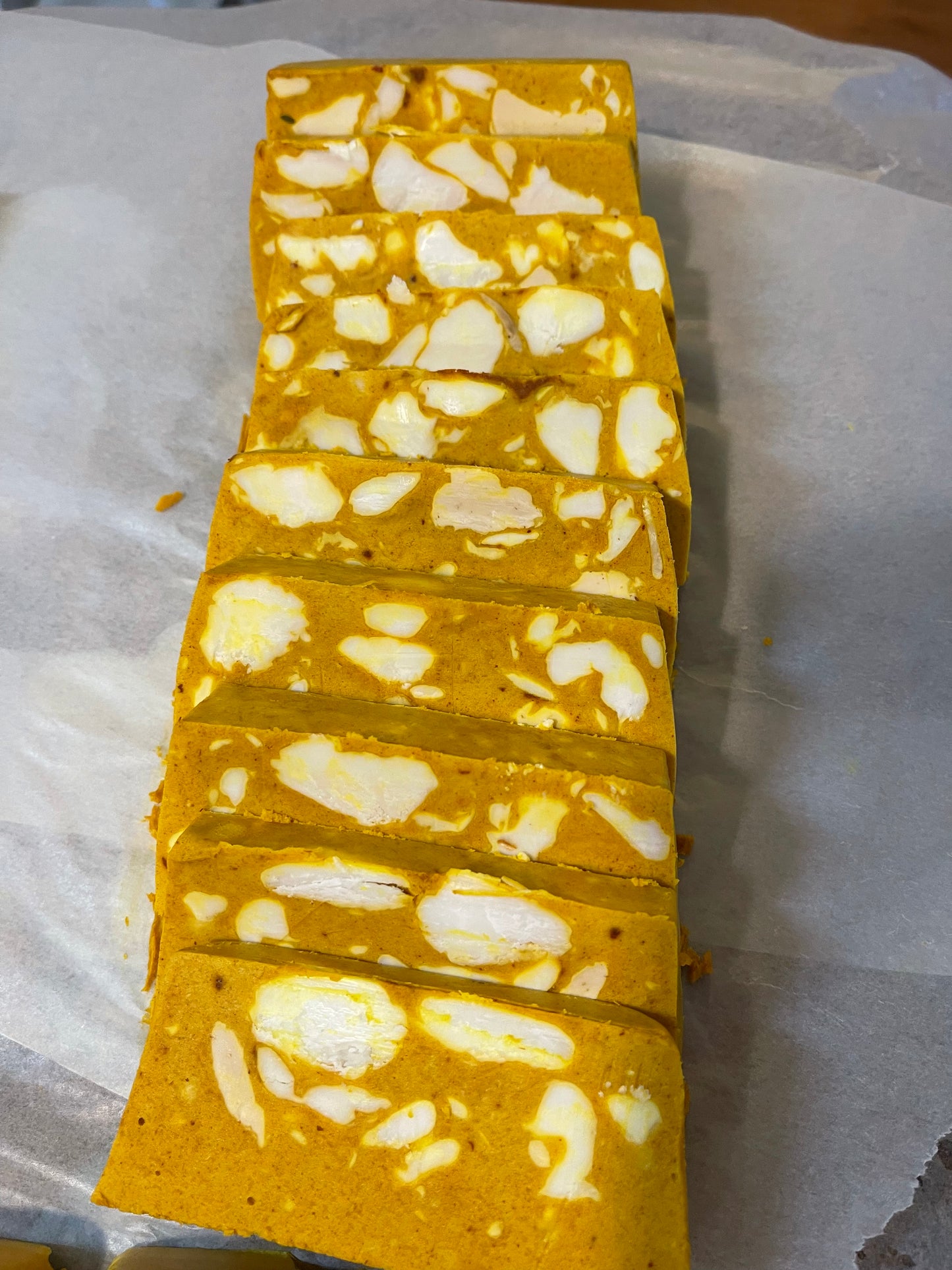 “Medium” Organic Honey & Turmeric Moisturizing Beauty Bars! Loaded with Goat Milk, & Shea Butter Humps!