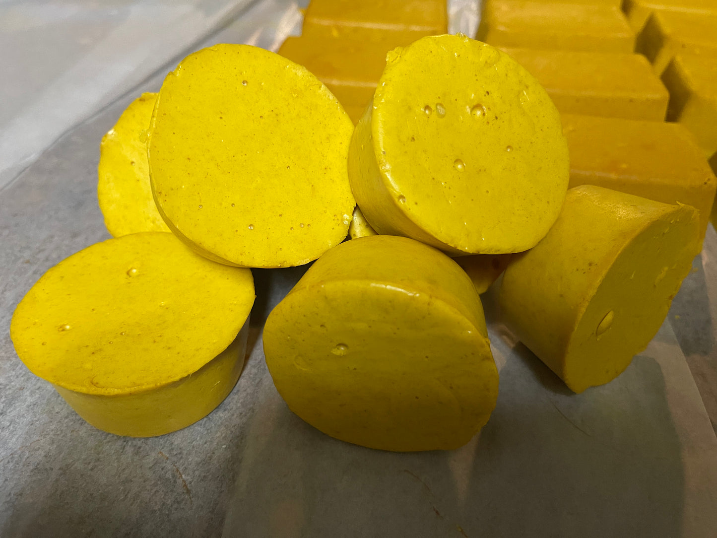 “Small Round” Organic Honey 🍯 & Turmeric Moisturizing Beauty Bar!