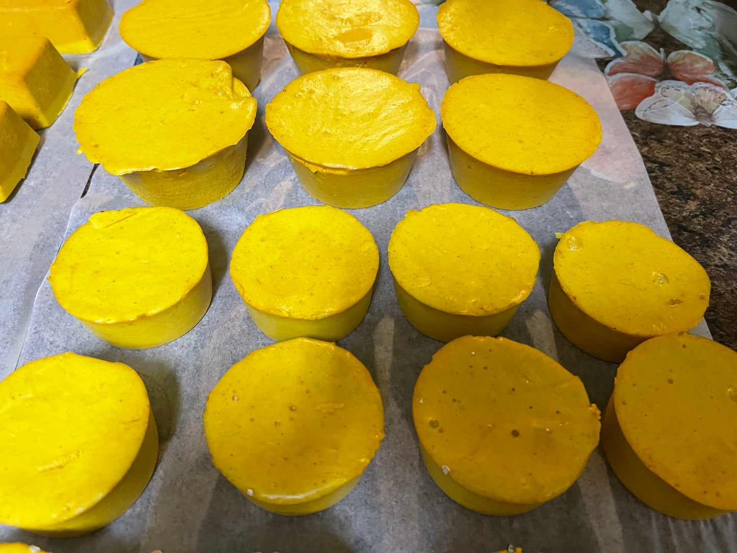 “Small Round” Organic Honey 🍯 & Turmeric Moisturizing Beauty Bar!